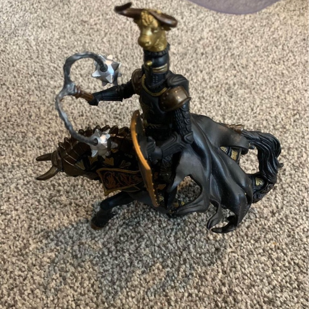 2007 Papo Master Bull Knight Black Gold Medieval Shield+Horse Figure